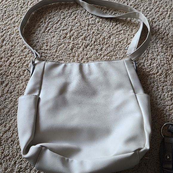Cream Purse - Picture 2 of 3
